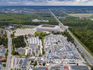 Widok na targowisko i stadion miejski z lotu ptaka